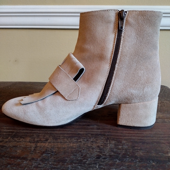 Kanna Cream Suede Kiltie Ankle Boots Size 38 (7.5) - Picture 5 of 12